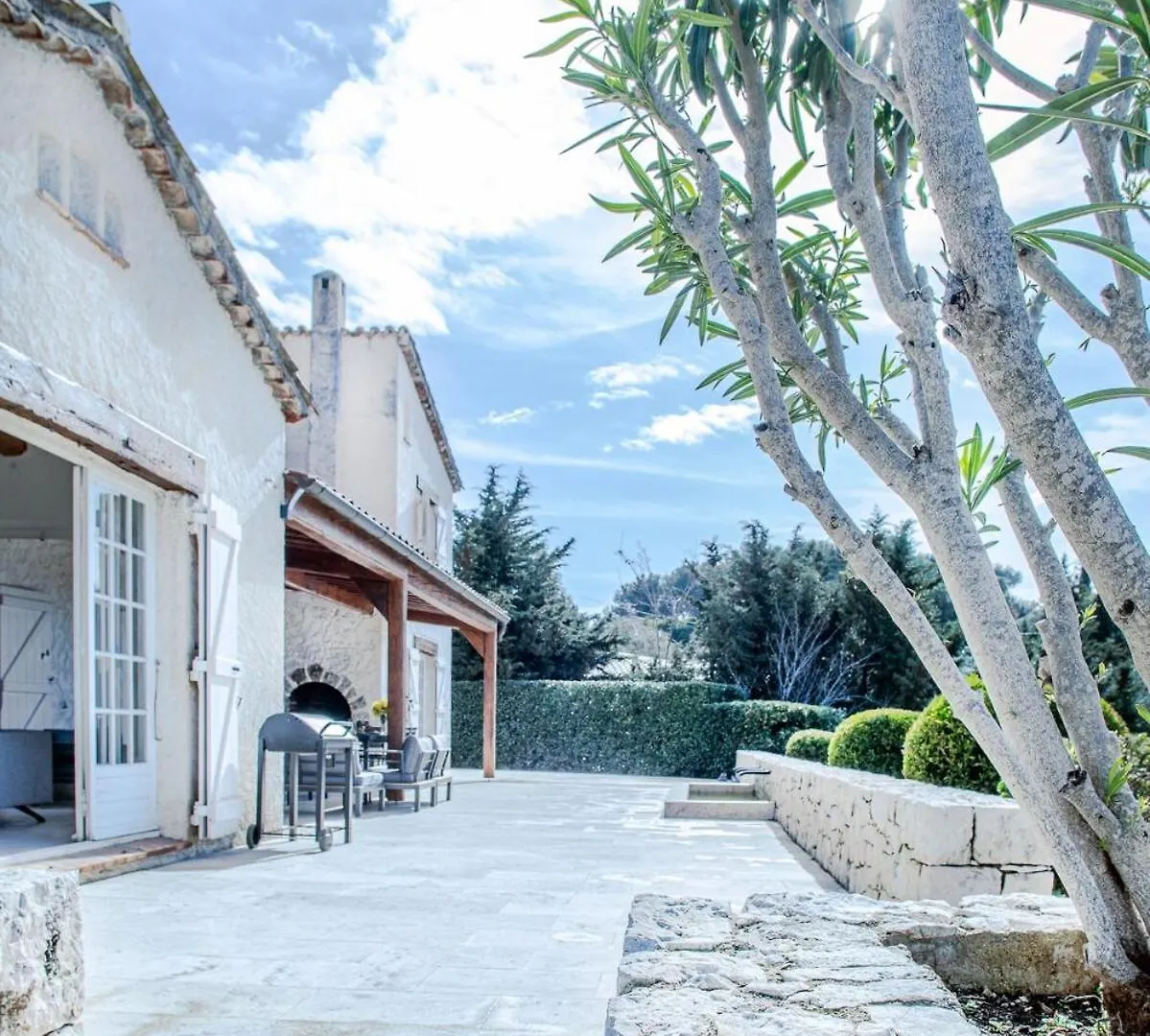 Beautiful Provencal-Style Villa In Mougins With Sea View