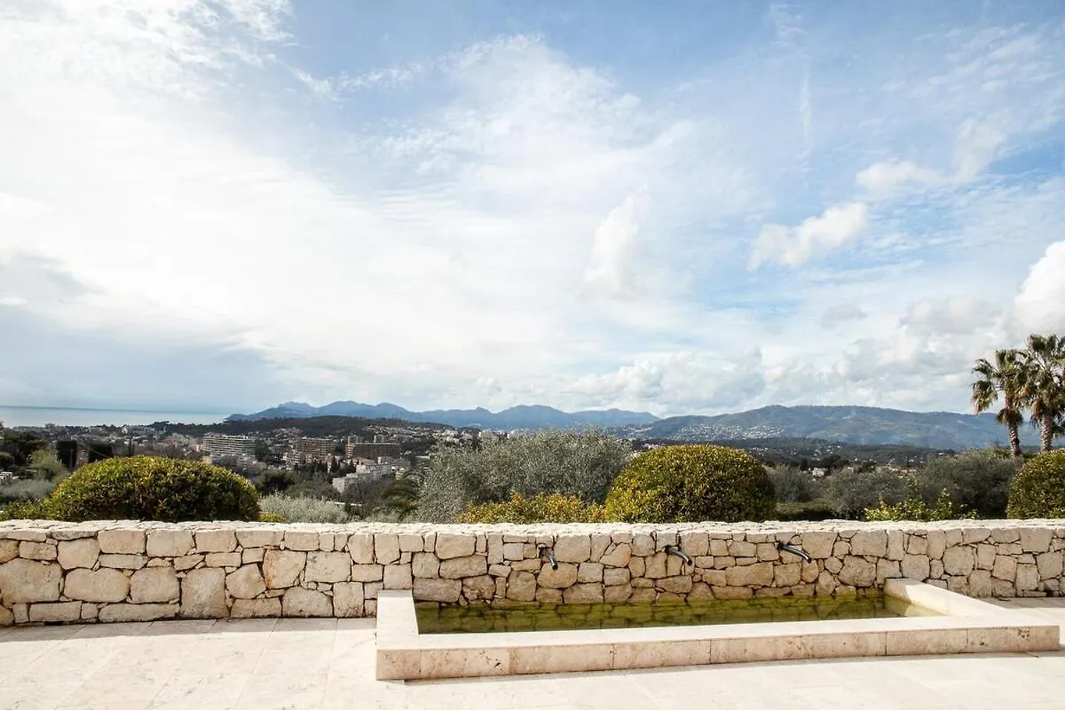 Beautiful Provencal-Style Villa In Mougins With Sea View