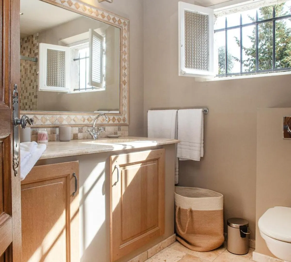 Beautiful Provencal-Style Villa In Mougins With Sea View